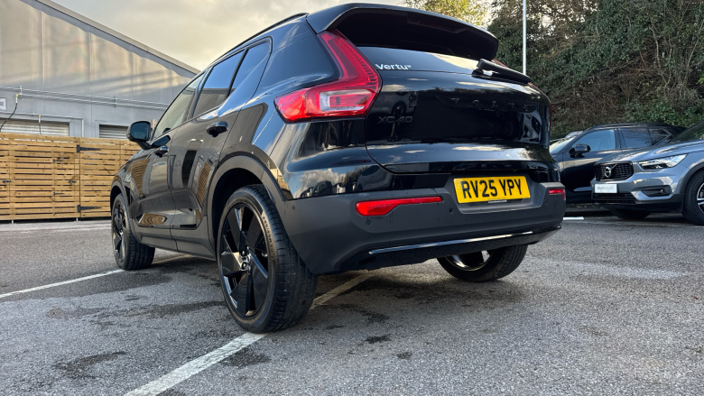 Volvo XC40 2.0 B4P Ultra Black Edition 5dr Auto Petrol Estate